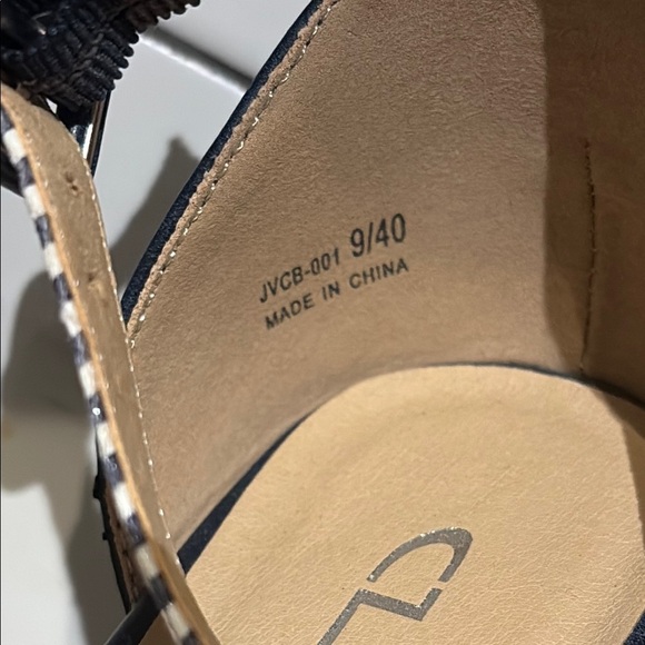 All In Navy and Indigo Striped Ankle Strap Heels CL by Laundry size 9M - Picture 2 of 10